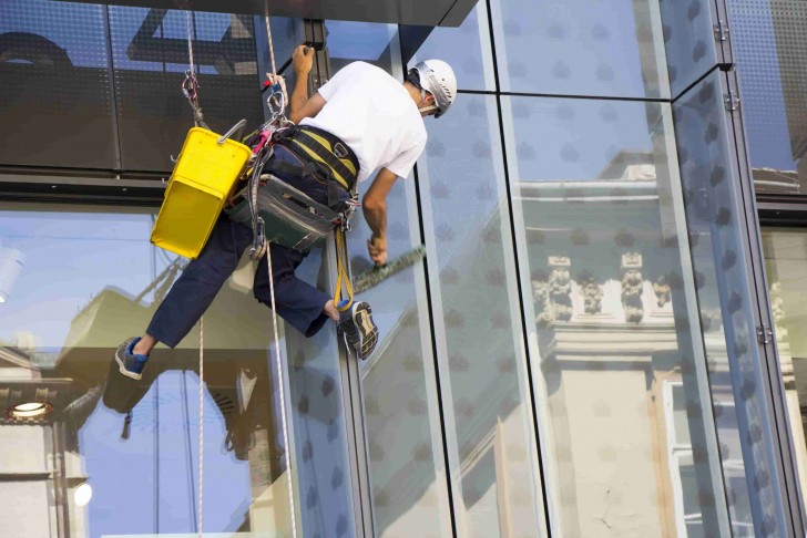 Le lavage de vitres par une entreprise de propreté